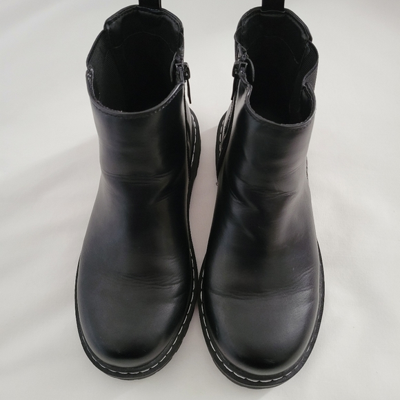 Torrid || 7.5 WW Black Faux Leather  Chelsea Lug Sole Bootie - Picture 7 of 11